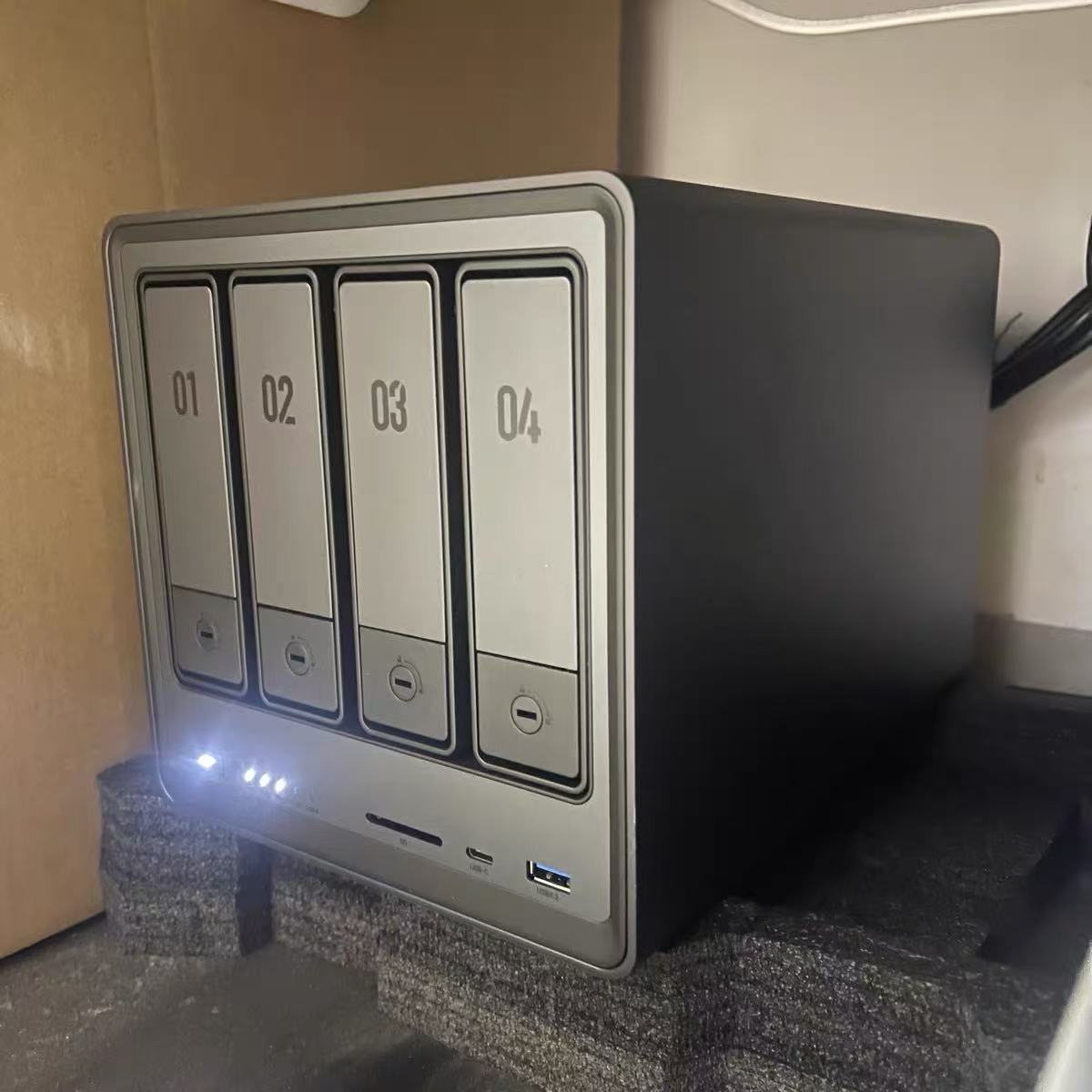 NAS Ugreen DXP4800 Plus de 4 B - Ddr5 8Gb reseña y precio